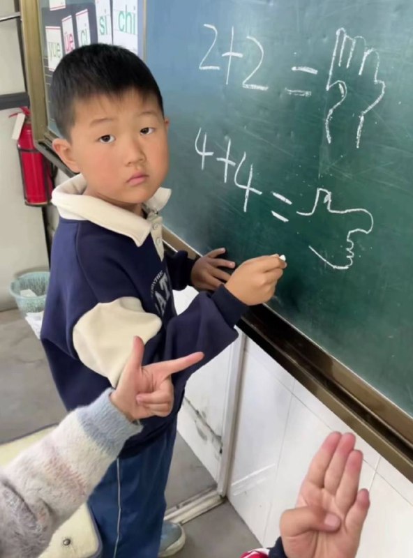看出来了是个画画天才