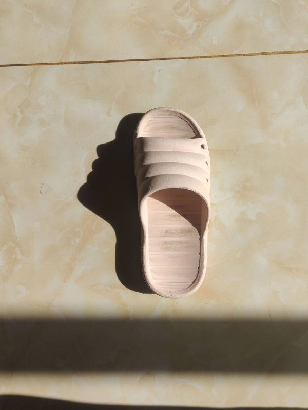 原来我的侧脸还不如一只拖鞋