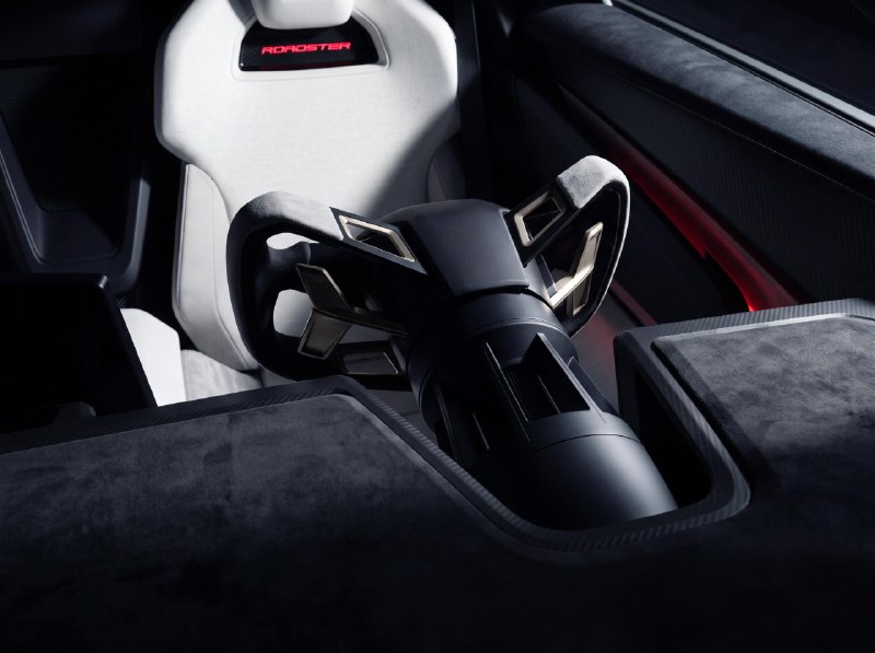 特斯拉 Roadster 的设计灵感来自 SR-71“黑鸟”侦察机和 F-35 战斗机
